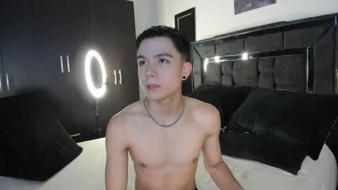 Snapshot of alanblack1 chatting on 11.19.25 alanblack1 online show from 11.19.25