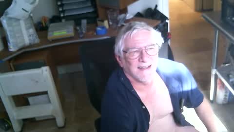 Snapshot of alanlee10allen chatting on 11.13.25 Alanlee10allen online show from 11.13.25