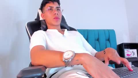 alannaughty_ online show from 02.10.25