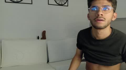 Snapshot of alanvilla_lobo chatting on 10.17.25 alanvilla_lobo online show from 10.17.25