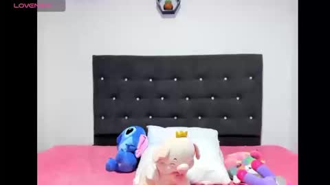 Snapshot of alba_grey chatting on 03.18.26 alba online show from 03.18.26