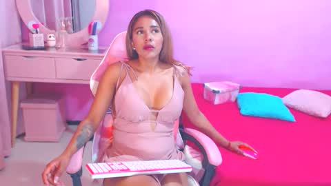 Snapshot of aldana_stone chatting on 09.29.25 aldana_stone online show from 09.29.25