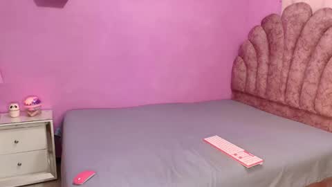 Snapshot of aldana_stone chatting on 12.17.25 aldana_stone online show from 12.17.25