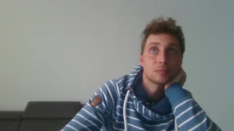 Snapshot of aledewalt chatting on 02.07.25 call me on skp alexdewalt online show from 02.07.25
