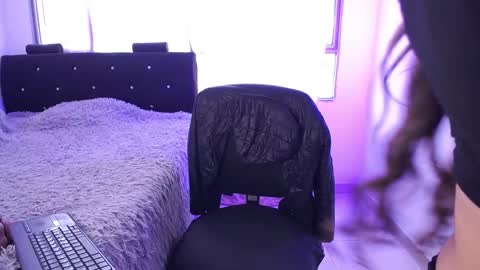   online show from 03.10.25