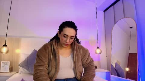 Snapshot of alehia_cute chatting on 10.12.25 Alehia Cute online show from 10.12.25