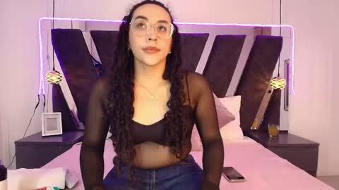 Snapshot of alehia_cute chatting on 03.22.26 Alehia Cute online show from 03.22.26