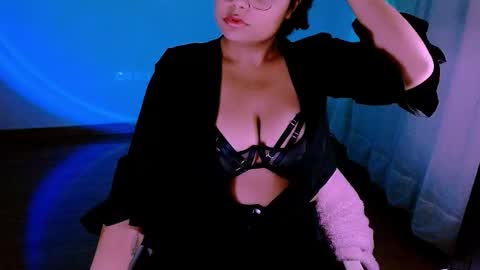 Snapshot of alejandra_conde chatting on 11.28.25 Alejandra online show from 11.28.25