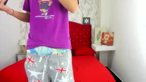 ALEJANDRA JAMES online show from 04.17.26