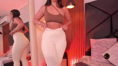 Snapshot of alejandra_vives chatting on 03.03.26 Aleja online show from 03.03.26