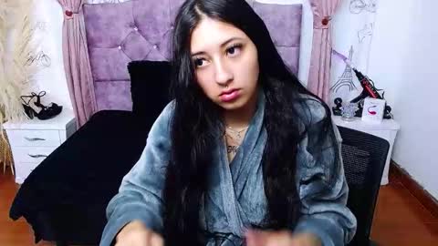 Snapshot of alejandracastr chatting on 10.17.25 ALEJANDRA online show from 10.17.25