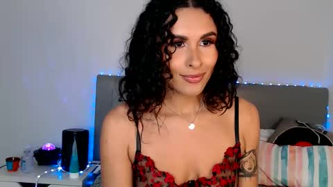 Snapshot of alejandraray chatting on 10.31.25 Danna Ray online show from 10.31.25