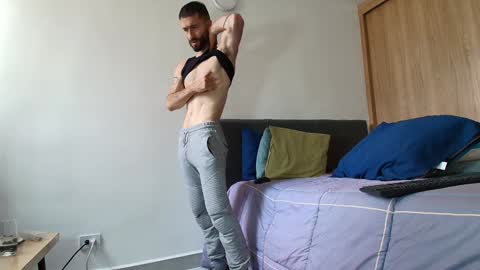 Snapshot of alejandro_bigcock chatting on 01.25.25 Alejandro Hernndez online show from 01.25.25