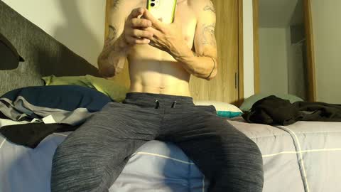 Snapshot of alejandro_bigcock chatting on 01.30.25 Alejandro Hernndez online show from 01.30.25