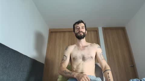 Snapshot of alejandro_bigcock chatting on 09.24.25 Alejandro Hernndez online show from 09.24.25