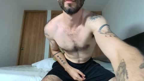 Snapshot of alejandro_bigcock chatting on 10.12.25 Alejandro Hernndez online show from 10.12.25
