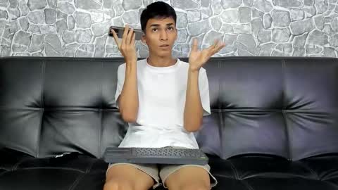 Snapshot of alejo_peverell chatting on 11.17.25 alejo peverell online show from 11.17.25