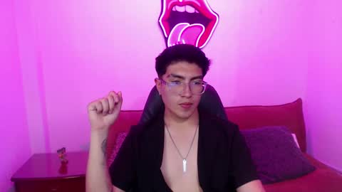 Snapshot of alejo_ross chatting on 10.01.25 Alejo -w- online show from 10.01.25