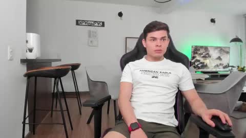 Snapshot of alejoo_twink chatting on 02.25.25 ONLYFANS Alejoo twink online show from 02.25.25