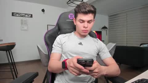 Snapshot of alejoo_twink chatting on 02.28.25 ONLYFANS Alejoo twink online show from 02.28.25