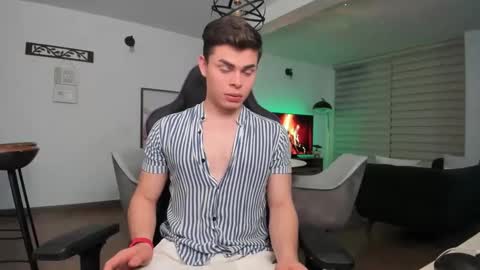 Snapshot of alejoo_twink chatting on 03.01.25 ONLYFANS Alejoo twink online show from 03.01.25