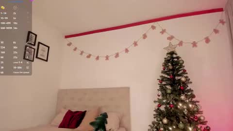 Snapshot of alesay_dreams chatting on 12.03.25 Alesay online show from 12.03.25