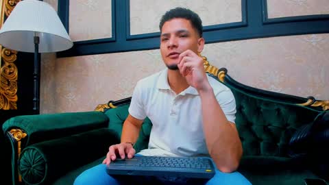 Snapshot of aless_king chatting on 01.10.25 Alessandro King online show from 01.10.25