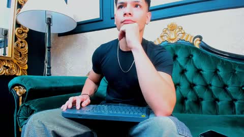 Snapshot of aless_king chatting on 01.12.25 Alessandro King online show from 01.12.25