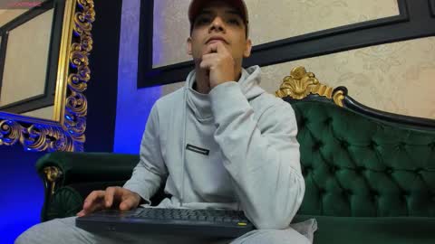 Snapshot of aless_king chatting on 09.28.25 Alessandro King online show from 09.28.25