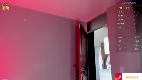 Snapshot of alessandro_dibellucci chatting on 12.29.24 Kciqu3 Independent model online show from 12.29.24