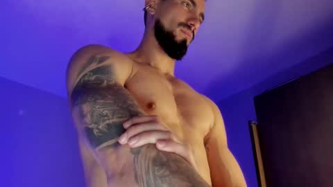 Snapshot of alessandro_dibellucci chatting on 01.26.25 Kciqu3 Independent model online show from 01.26.25