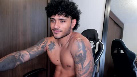 Snapshot of alessandro_vanni chatting on 12.21.24 Alessandro Vanni online show from 12.21.24