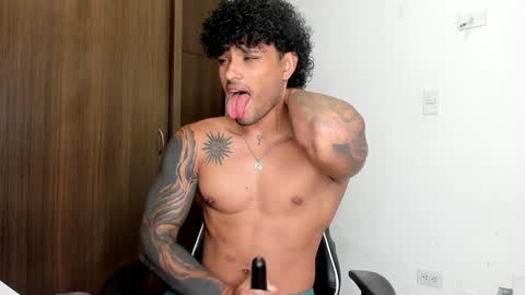 Snapshot of alessandro_vanni chatting on 01.22.25 Alessandro Vanni online show from 01.22.25