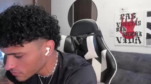 Snapshot of alessandro_vanni chatting on 12.18.25 Alessandro Vanni online show from 12.18.25