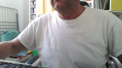 Snapshot of alessandroalexx chatting on 06.11.26 Daddy Alexx online show from 06.11.26