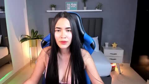 Snapshot of alessia_leroy chatting on 02.10.25 A L E S S I A online show from 02.10.25