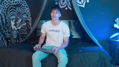 Snapshot of alessiovitale chatting on 11.07.25 Alessio online show from 11.07.25