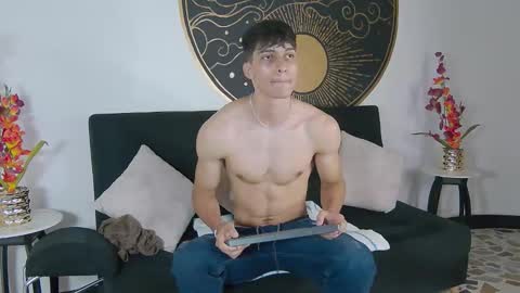 Snapshot of alessiovitale chatting on 11.11.25 Alessio online show from 11.11.25