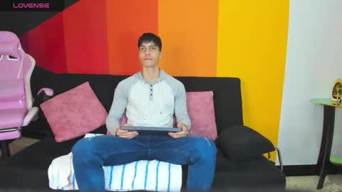 Snapshot of alessiovitale chatting on 12.01.25 Alessio online show from 12.01.25