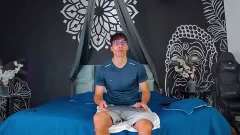 Snapshot of alessiovitale chatting on 12.21.25 Alessio online show from 12.21.25