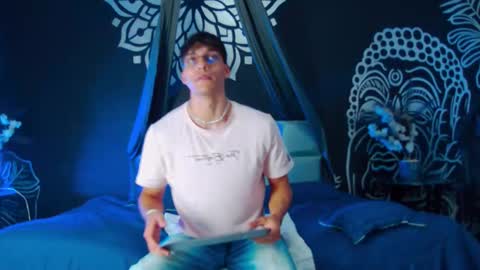 Snapshot of alessiovitale chatting on 12.22.25 Alessio online show from 12.22.25