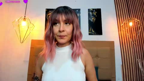 Snapshot of alesziarose chatting on 09.17.25 Aleszia online show from 09.17.25