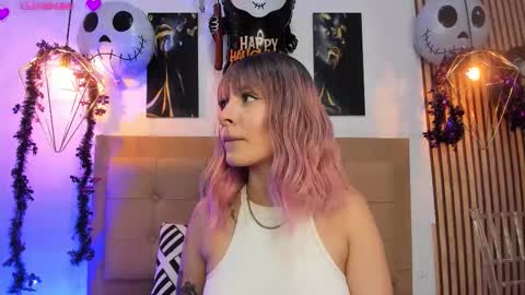 Snapshot of alesziarose chatting on 10.13.25 Aleszia online show from 10.13.25