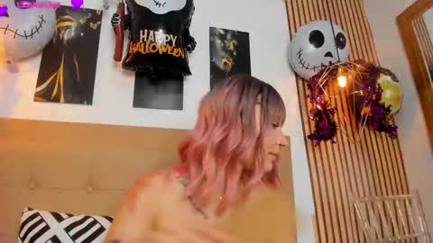 Snapshot of alesziarose chatting on 10.14.25 Aleszia online show from 10.14.25