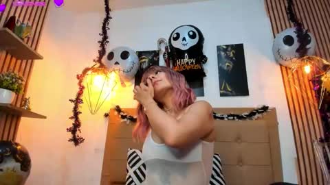Snapshot of alesziarose chatting on 10.18.25 Aleszia online show from 10.18.25