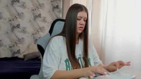 Aletta Oushen online show from 04.28.26