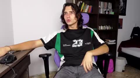 Snapshot of alex_connorr chatting on 09.19.25 alex_connorr online show from 09.19.25