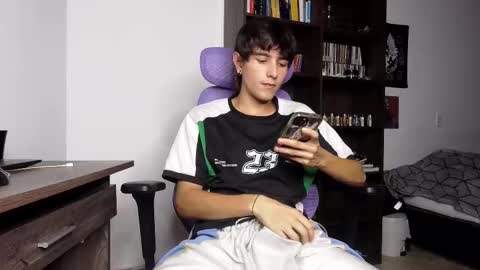 Snapshot of alex_connorr chatting on 11.02.25 alex_connorr online show from 11.02.25