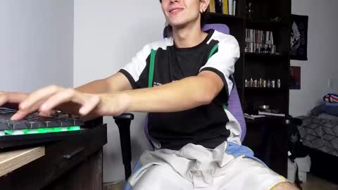 Snapshot of alex_connorr chatting on 11.08.25 alex_connorr online show from 11.08.25