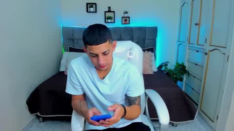 Snapshot of alex_cute77 chatting on 01.24.25 alex online show from 01.24.25